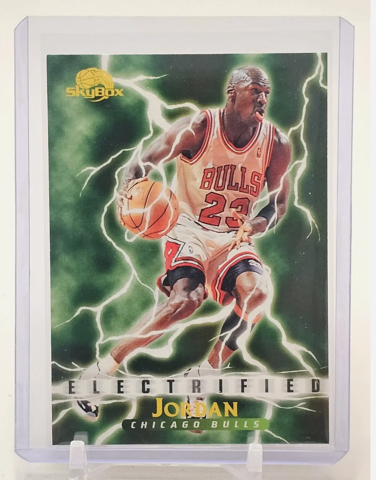 1995-96 SkyBox Electrified Michael Jordan Chicago Bulls basketball card, raw
